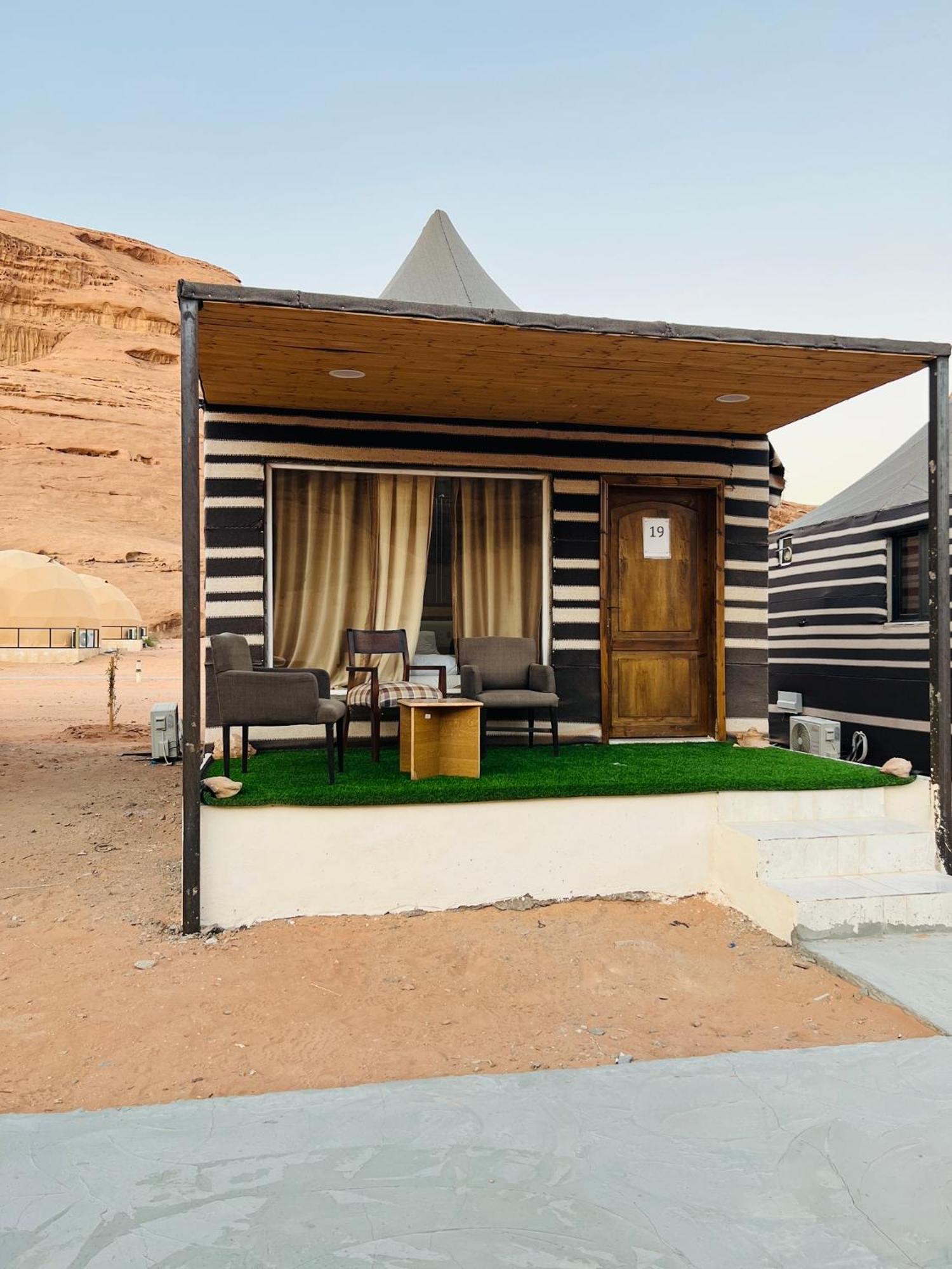 Revan Rum Luxury Camp วาดิรัม ภายนอก รูปภาพ